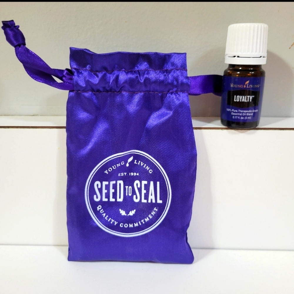 5ML LOYALTY ESSENTIAL OIL WITH POUCH - Picture 2 of 4